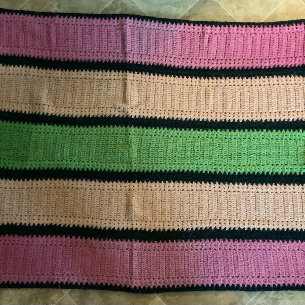 Crochet Afghan Blanket Soft 61"x40" Very Vintage - Picture 1 of 4
